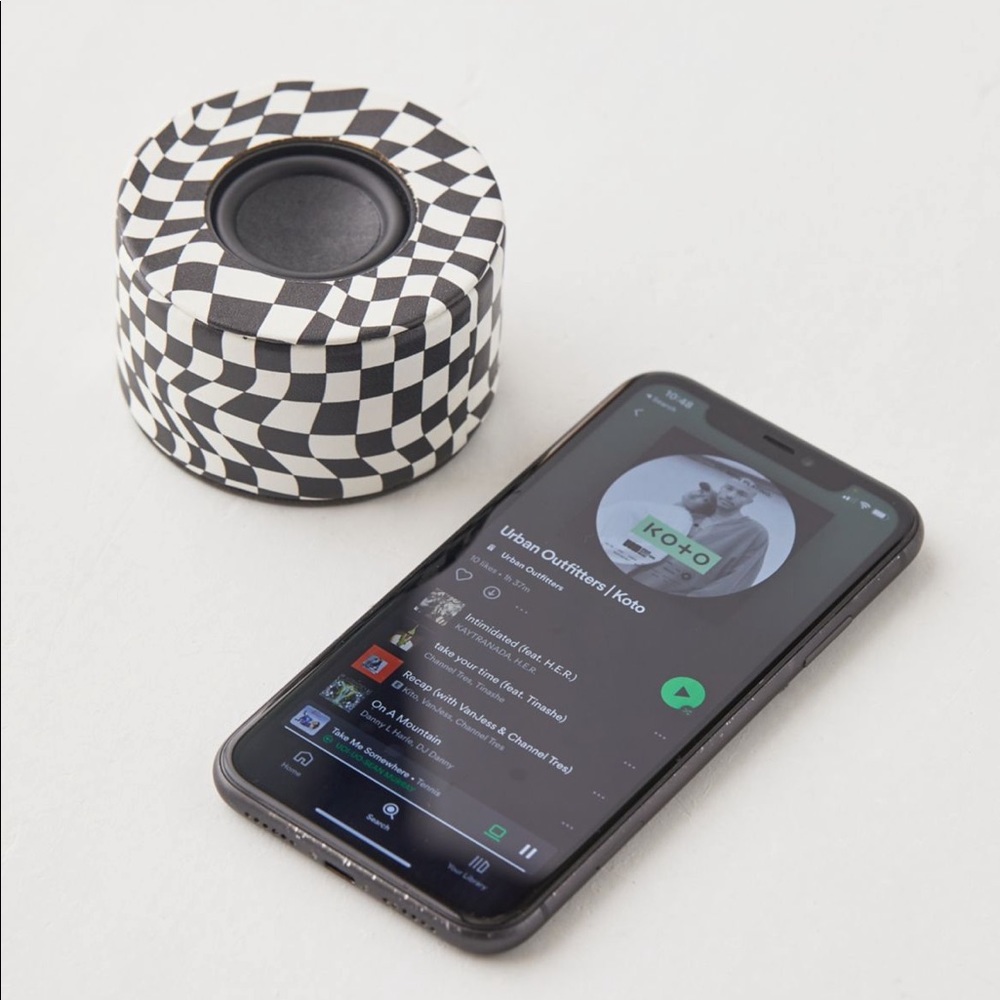 Checkerboard Wireless Speaker UO